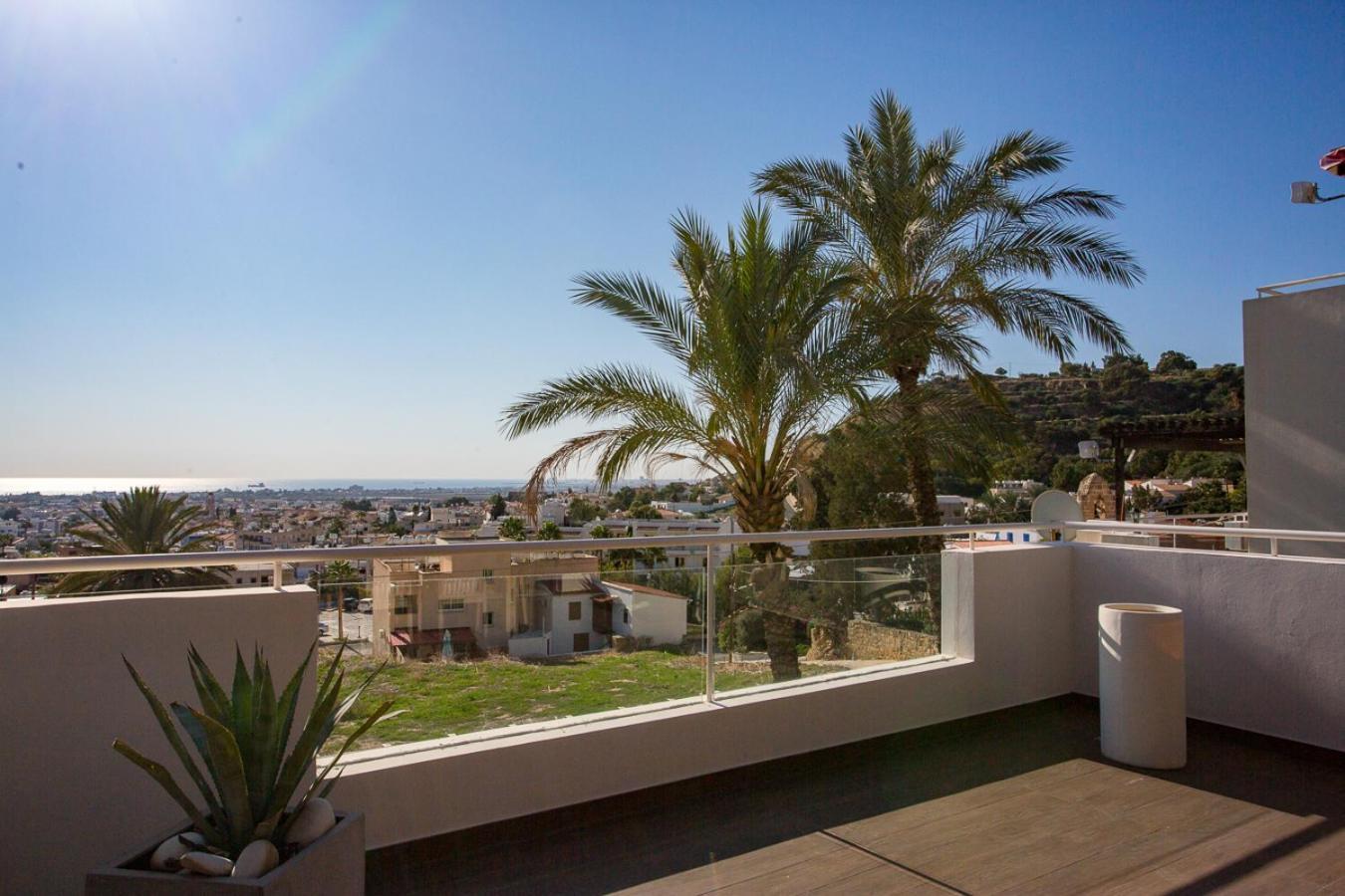 Penthouse Duplex Overlooking The Mediterranean Larnaca Zewnętrze zdjęcie