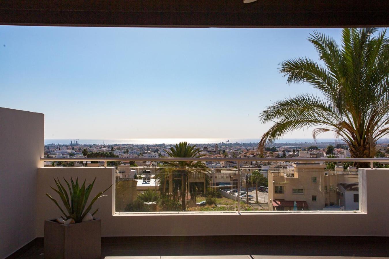 Penthouse Duplex Overlooking The Mediterranean Larnaca Zewnętrze zdjęcie