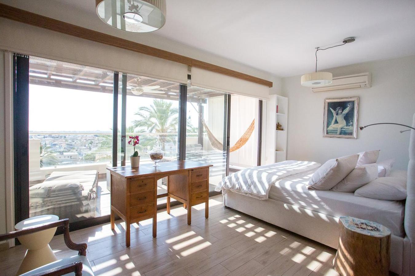 Penthouse Duplex Overlooking The Mediterranean Larnaca Zewnętrze zdjęcie