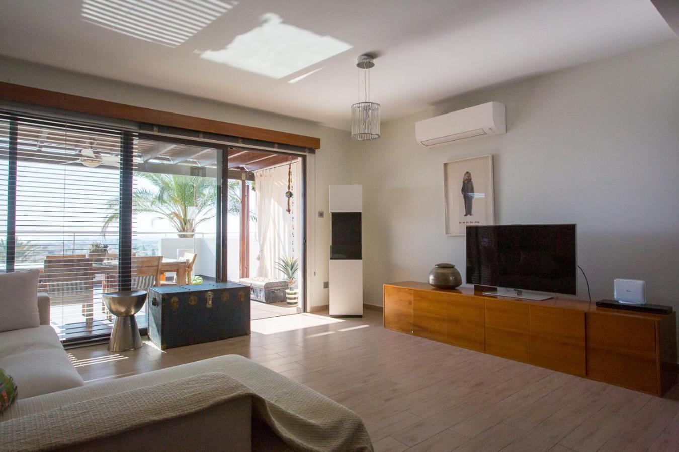 Penthouse Duplex Overlooking The Mediterranean Larnaca Zewnętrze zdjęcie