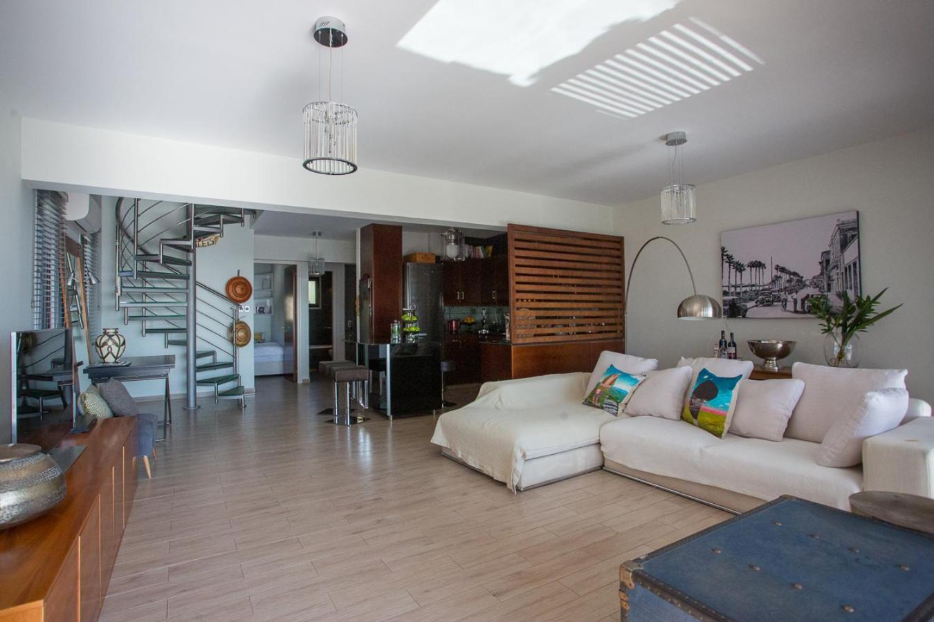 Penthouse Duplex Overlooking The Mediterranean Larnaca Zewnętrze zdjęcie
