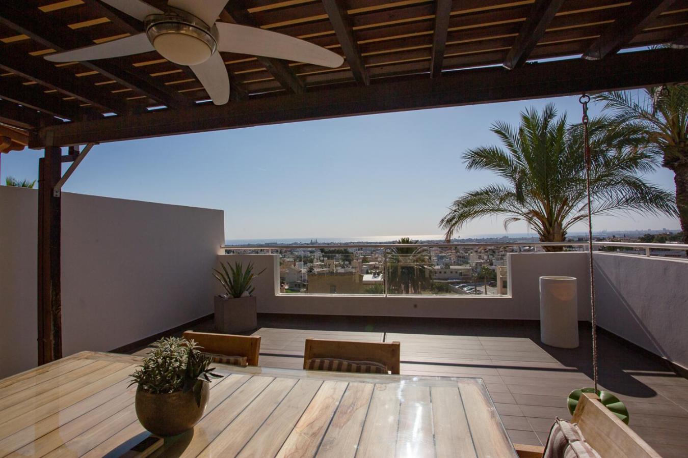 Penthouse Duplex Overlooking The Mediterranean Larnaca Zewnętrze zdjęcie