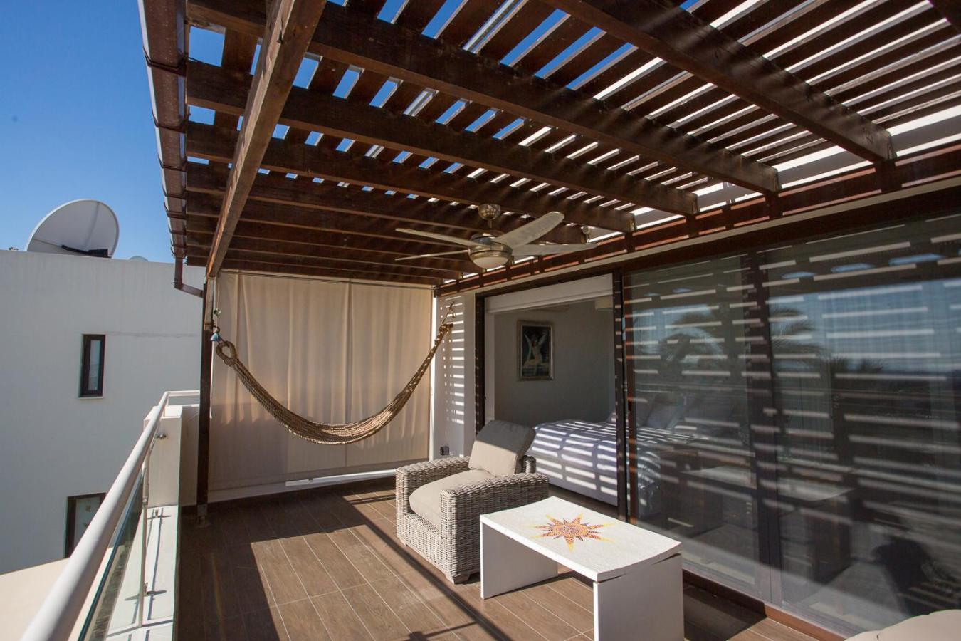 Penthouse Duplex Overlooking The Mediterranean Larnaca Zewnętrze zdjęcie